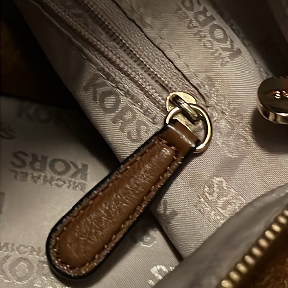 Michael Kora shoulder bag very nice like brand new no stains smoke free owner - Picture 6 of 13